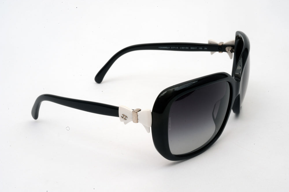 Chanel 5386 C501s6 60mm Sunglasses in Black  Lyst