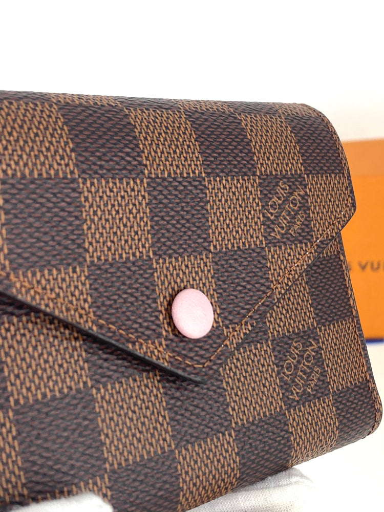 Lot - Louis Vuitton Damier Ebene Victorine Wallet